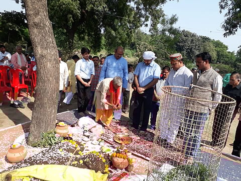 दतिया-श्री गोविंद गौशाला में विधि विधान से हुई गोवर्धन पूजा