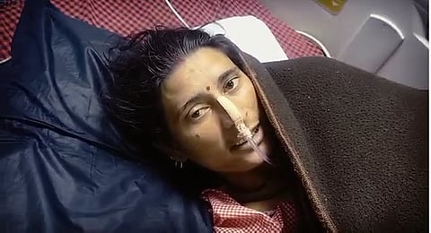 दूसरी शादी का विवाद करने पर पत्नी को पीट पीट कर खिलाया जहर, हालत गंभीर मेडिकल मे एडमिट