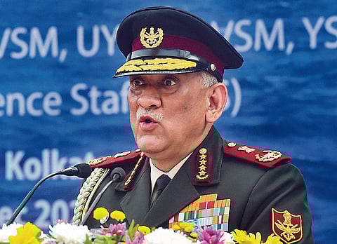 तमिलनाडु में सैन्य हेलीकॉप्टर दुर्घटनाग्रस्त, चीफ ऑफ डिफेंस स्टाफ जनरल बिपिन रावत सहित वरिष्ठ अधिकारी भी थे जहाज पर