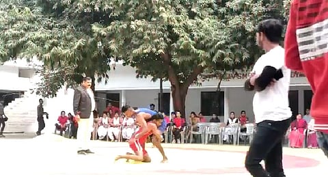 बुंदेलखंड विश्वविद्यालय झांसी द्वारा आयोजित अंतर महाविद्यालयीन कुश्ती प्रतियोगिता टीकाराम यादव स्मृति महाविद्यालय में संपन्न हुई