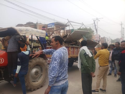 अतिक्रमणकारियों पर की कार्रवाई