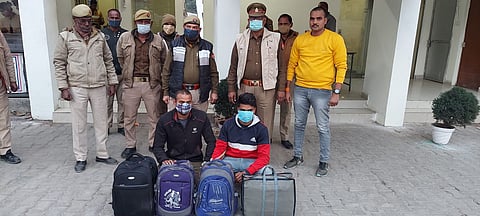 थाना नवाबाद पुलिस द्वारा गैर प्रांत हरियाणा से तस्करी कर लाई गई अवैध अंग्रेजी शराब को विक्री  के लिए ले जाते हुए दो अपराधियों को 181 क्वार्टर सहित गिरफ्तार किया