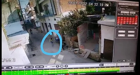 घटना सीसीटीवी कैमरे में हुई कैद