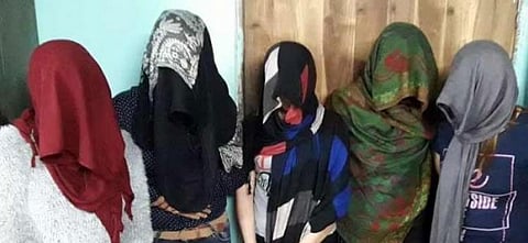 स्पा सेंटरों से करीब 21 महिलाएं व 38 के करीब पुरुषों को गिरफ्तार