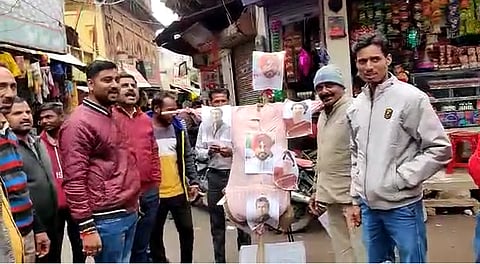 भाजपा युवा मोर्चा के कार्यकर्ताओं ने मशाल जुलूस निकाल कर पंजाब सरकार को दी चेतावनी