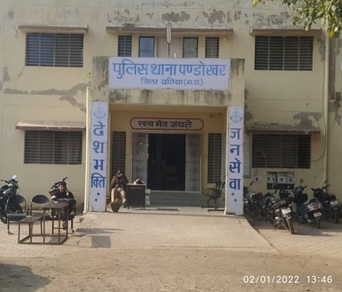 एक 12 बोरी की अधिया जिंदा कारतूस सहित पंडोखर पुलिस की गिरफ्त में