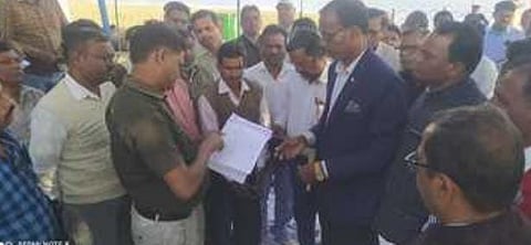 आउट सोर्सिंग की प्रथा तत्काल बंद