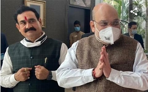 झांसी में अंतिम जनसभा को संबोधित करने के बाद वे शाम 4 बजे हेलिकॉप्टर द्वारा दतिया पहुंचे।