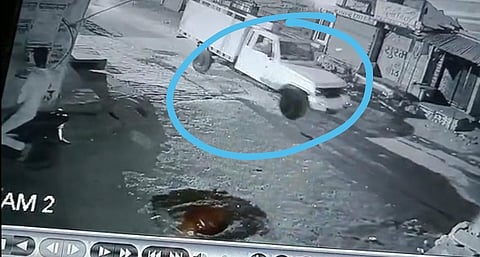 तलैया मोहल्ला पिकप बोलेरो