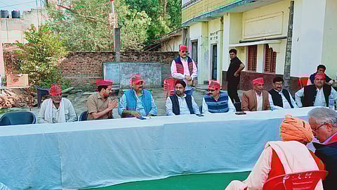 सपा प्रत्याशी दीप नारायण सिंह यादव को समर्थन दिया है।