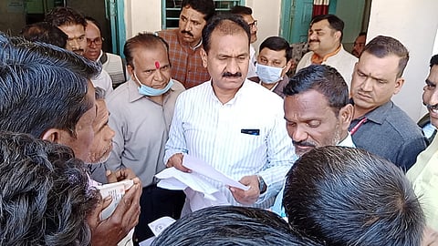 डॉक्टर शिवपाल यादव के द्वारा नगर परिषद में समीक्षा बैठक ली गई