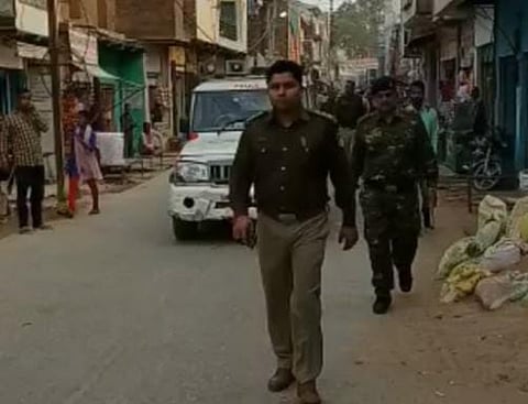 यातायात प्रभावित ना हो स्वयं सड़क पर उतरे सेवड़ा टीआई