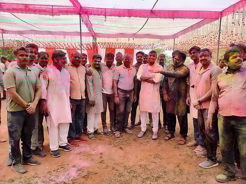 पुलिस अधिकारियों/कर्मचारियों द्वारा खेली गई होली