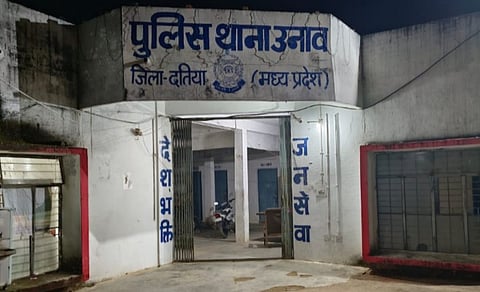 उनाव थाना पुलिस ने दबिश के दौरान 6 जुआरी सहित 13000 हजार रुपए की नगदी सहित जुआरियों को किया गिरफ्तार