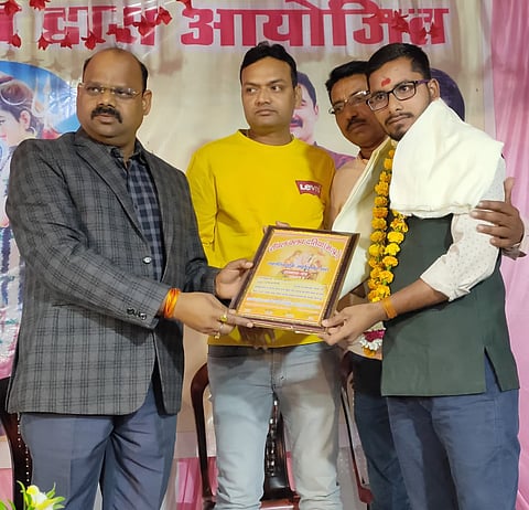 समाजसेवी अभय को रॉयल क्लब दतिया ने सम्मानित किया।