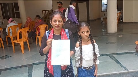 अहमदाबाद की आरती बेन ने दतिया कलेक्टर से लगाई मदद की गुहार