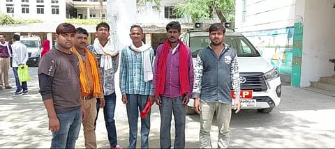 बंटवारा होने के बाद जबरन किसान की फसल छुड़ाकर ले गए दबंग