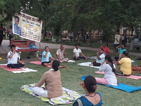 बम बम महादेव पार्क चल रहा है योग शिविर