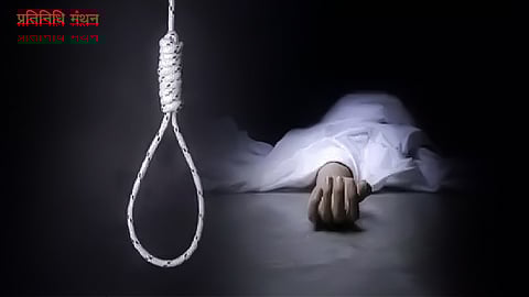महिला ने लगाई फांसी