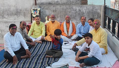 डा. राम कुमार पाण्डे झटपट के निवास पर उनकी धर्म पत्नी स्व. पुष्पा पाण्डे की स्मृति में श्रद्धांजलि सभा सम्पन्न