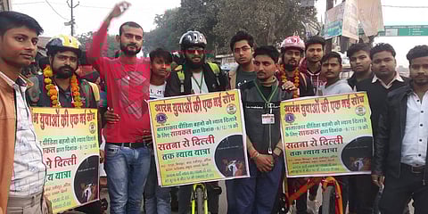 मध्यप्रदेश के तीन लड़के दिल्ली तक का सफर साईकल से तय कर रहे हैं, कारण क्या है?