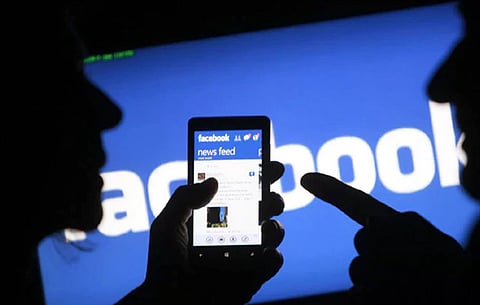 आपका फेसबुक अकाउंट कोई और चला रहा है? ऐसे लगाएं पता