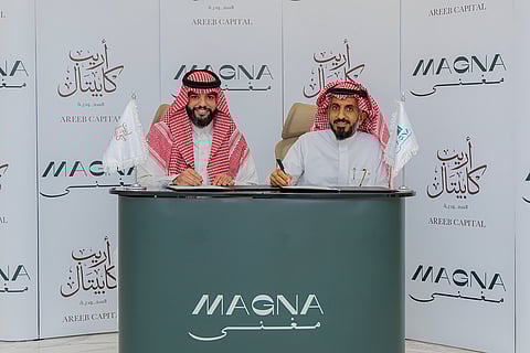 جانب من توقيع الاتفاقية بين أريب كابيتال ومغنى التميز العقارية
