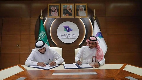 خلال توقيع العقود الإنشائية والتشغيلية الثلاثة