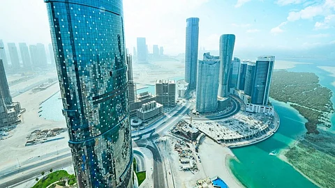 ارتفاع ملحوظ في أسعار الفلل الفاخرة والشقق الميسورة بأبوظبي