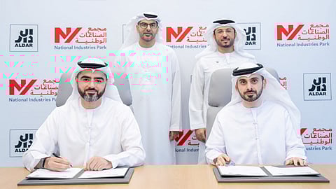 جانب من توقيع الاتفاقية