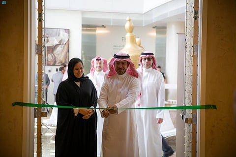 الوزير الحقيل أثناء تدشينه معرض "سكني" في أمريكا
