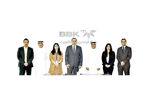 أثناء توقيع اتفاقية الشراكة