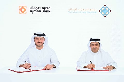 جانب من توقيع الاتفاقية