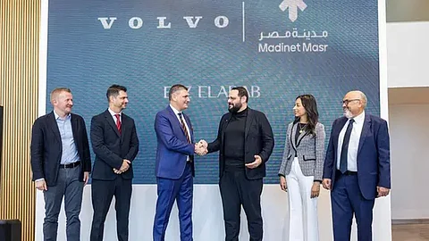 توقيع مذكرة تفاهم بين مدينة مصر وعز العرب للسيارات وكيل فولفو في مصر