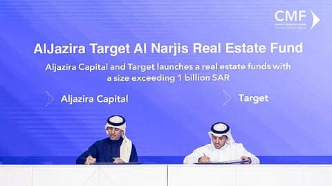 أثناء توقيع الاتفاقية بين الشركتَين