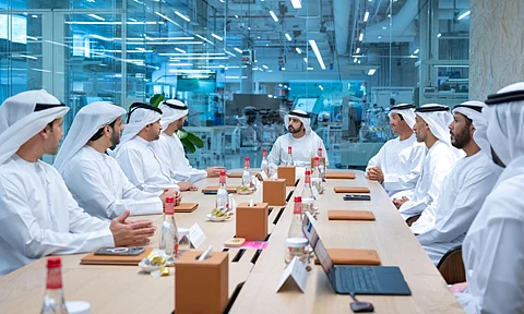 الشيخ حمدان بن محمد، أثناء اجتماع اللجنة العليا لتكنولوجيا المستقبل