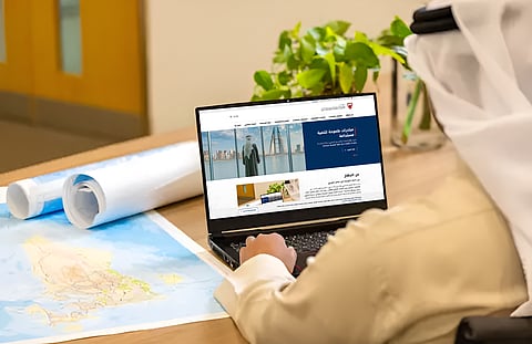 الموقع يتميَّز بمحتوى ثريّ وواجهةٍ تفاعليةٍ ثنائية اللغة ليضمن سهولة الاستخدام والتنقل