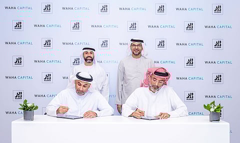 جانب من توقيع الاتفاقية