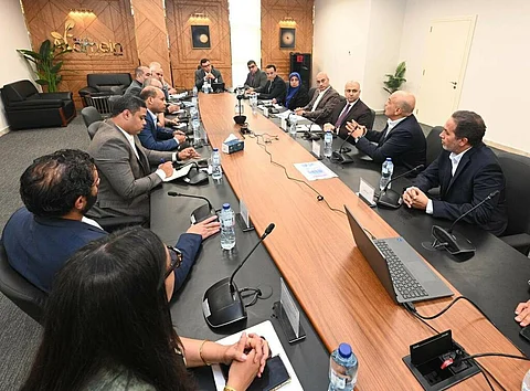 أثناء اجتماع شريف الشربيني، وزير الإسكان المصري، مع مسؤولي شركة التعمير والإسكان العقارية