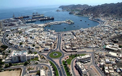 بنايات سكنية على ساحل سلطنة عُمان