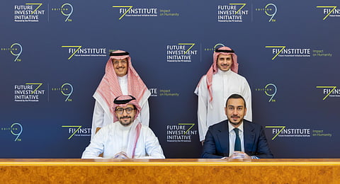 أثناء توقيع الاتفاقية