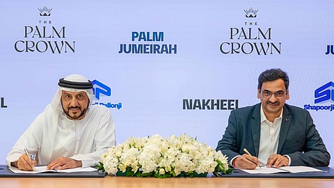 خلال توقيع العقد