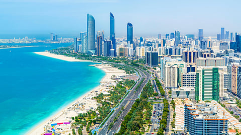 أبراج تجارية وسكنية في كورنيش أبوظبي