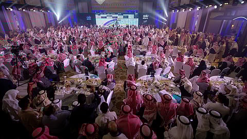 شهد المزاد إقبالًا كبيرًا ومنافسةً عاليةً على القطع المطروحة للبيع