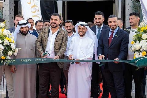 خلال افتتاح مركز المبيعات