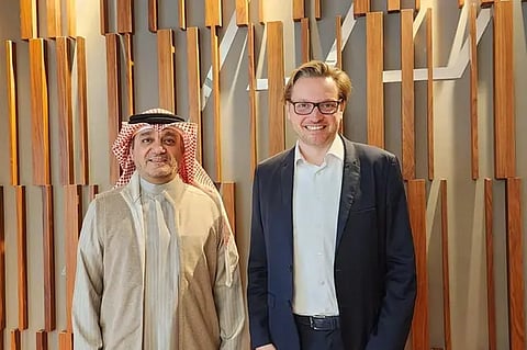 على هامش اللقاء بين الجانبين