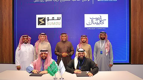 جانب من توقيع الاتفاقية