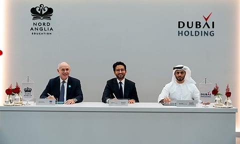 خلال توقيع الاتفاقية