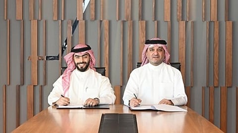 خلال توقيع الاتفاقية