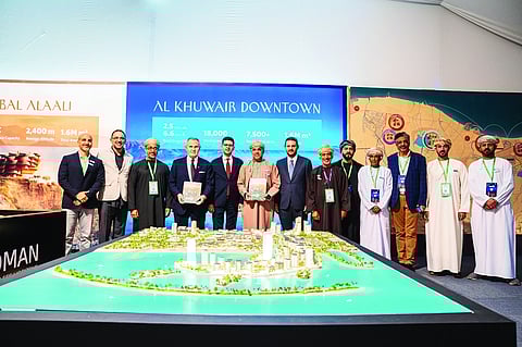 عقب توقيع الاتفاقيات